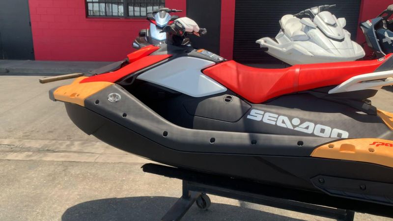New 2024 Sea-Doo SPARK FOR 3 90 CONVENIENCE PACKAGE Image 3