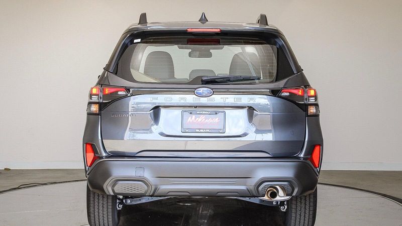 2025 Subaru Forester BaseImage 4