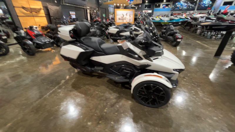 New 2026 Can-Am SPYDER RT SEA-TO-SKY (SE6) Image 5