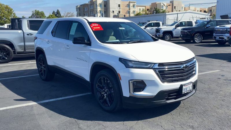 Used 2022 Chevrolet Traverse LSImage 3
