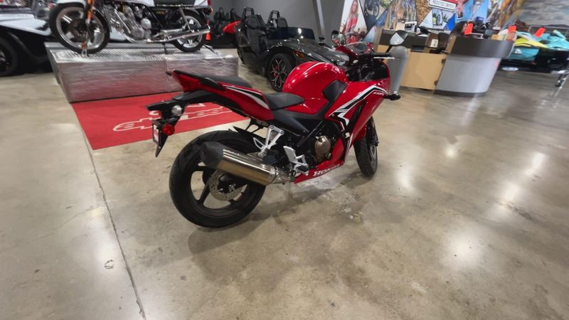 2022 Honda CBR300R Base Image 8