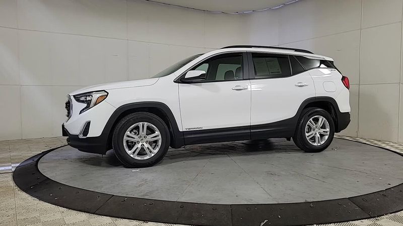 2021 Gmc Terrain SLE photo 3