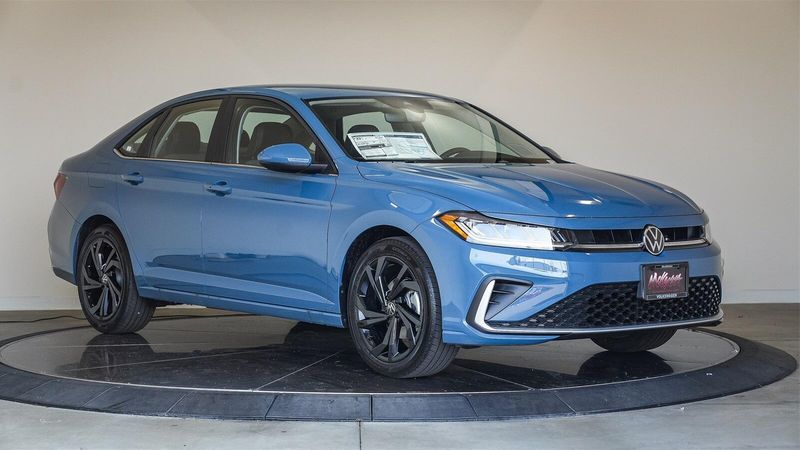 New 2025 Volkswagen Jetta 1.5T SEImage 5