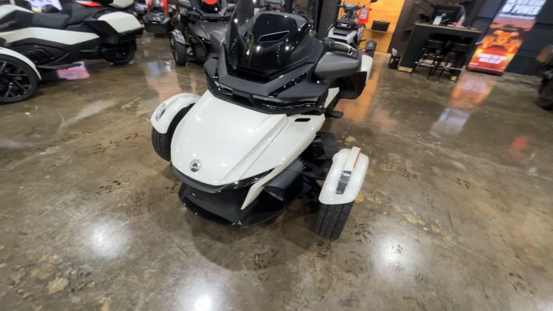 New 2026 Can-Am SPYDER RT (SE6) Image 7