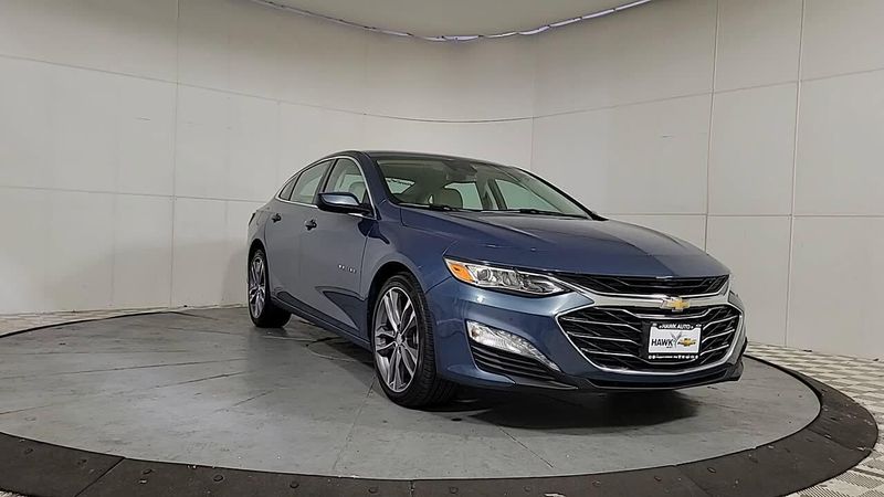 2024 Chevrolet Malibu Premier 2LT photo 2