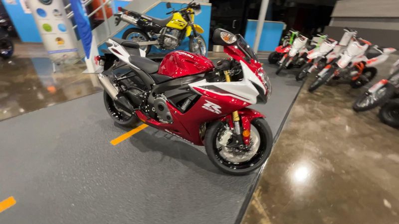 New 2027 Suzuki GSX-R750 Image 2
