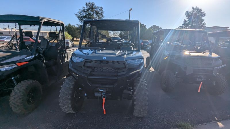 2025 POLARIS RANGER CREW XP 1000 PREMIUM STEALTH GRAY in a STEALTH GRAY exterior color. Family PowerSports (877) 886-1997 familypowersports.com 