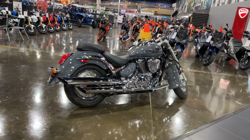 2025 Suzuki BOULEVARD C50  in a GRAY exterior color. Del Amo Motorsports of Redondo Beach (424) 390-7811 delamomotorsports.com 