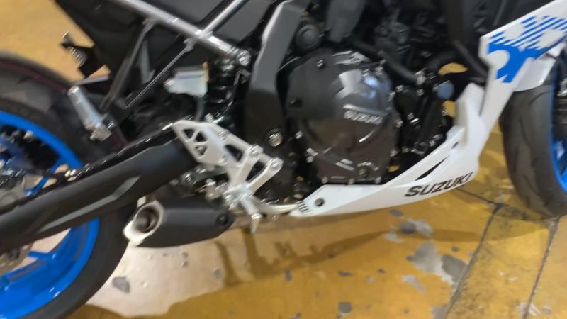 New 2026 Suzuki GSX-8R Image 3