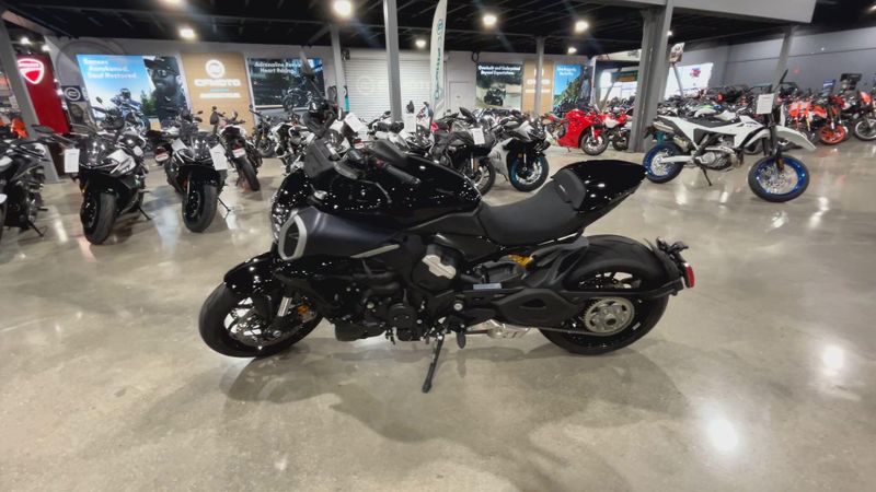 2024 Ducati DIAVEL V4 - DEMO Image 5