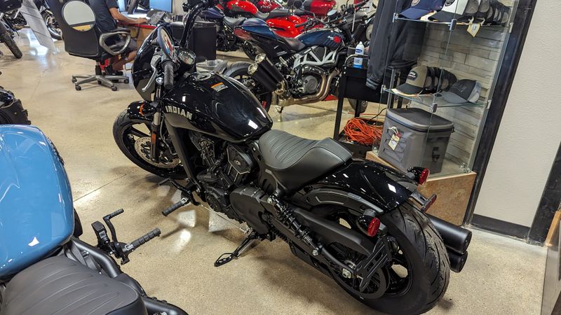 2024 INDIAN MOTORCYCLE SCOUT ROGUE SIXTY BLACK METALLIC 49ST BaseImage 5