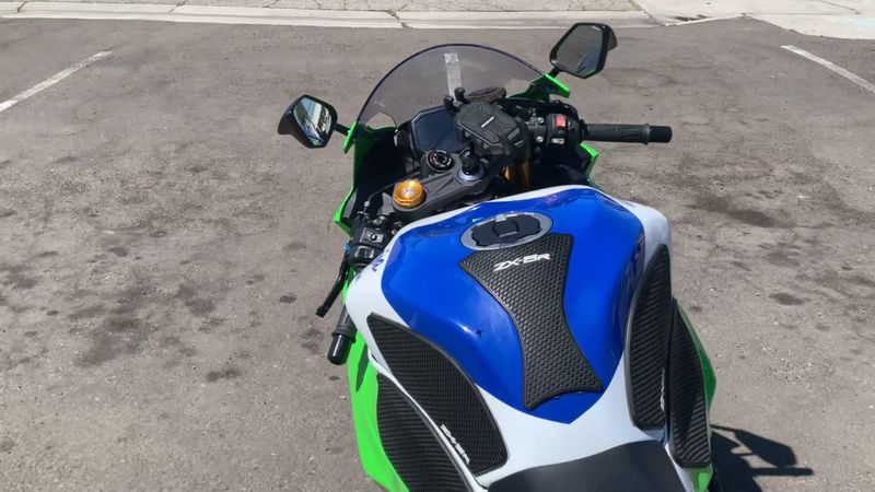Used 2024 Kawasaki Ninja ZX-6R ABS Image 4