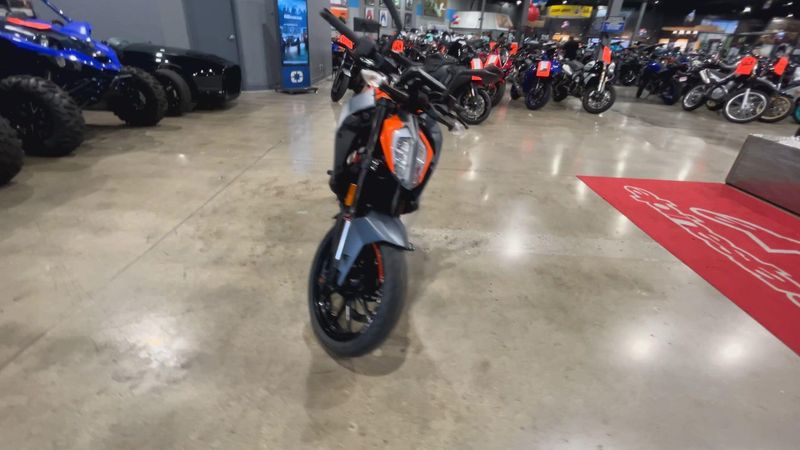 2023 KTM DUKE 390 Image 3