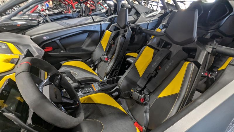 2025 Can-Am MAVERICK R MAX X RS WITH SMARTSHOX 999T DCT CARBON BLACK AND NEO YELLOWImage 14