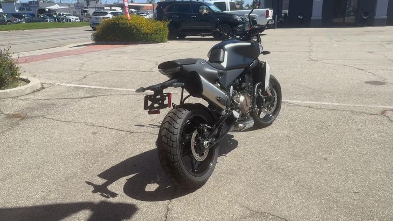 New 2025 Husqvarna SVARTPILEN 801 Image 8
