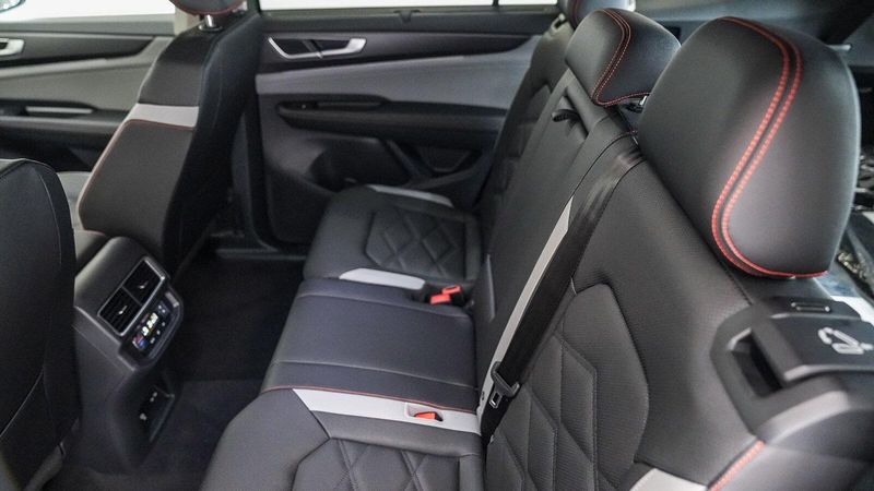 New 2025 Volkswagen Atlas 2.0T Peak EditionImage 17