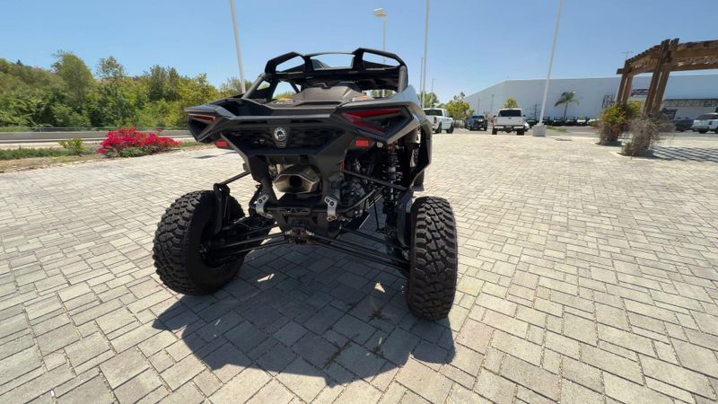 New 2026 Can-Am MAVERICK R MAX X RS 999T DCT Image 8