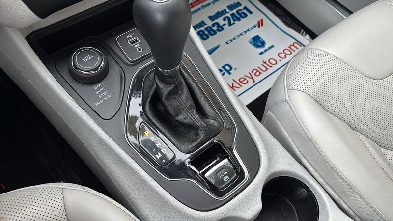 Used 2019 Jeep Cherokee LimitedImage 14