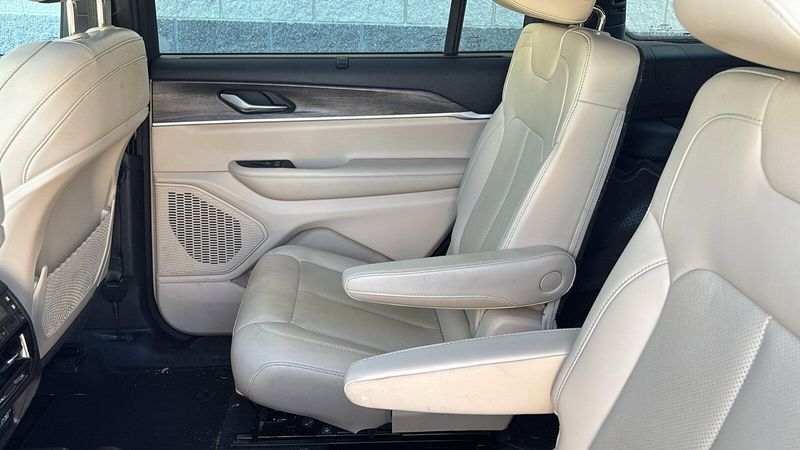Used 2023 Jeep Grand Cherokee L LimitedImage 9