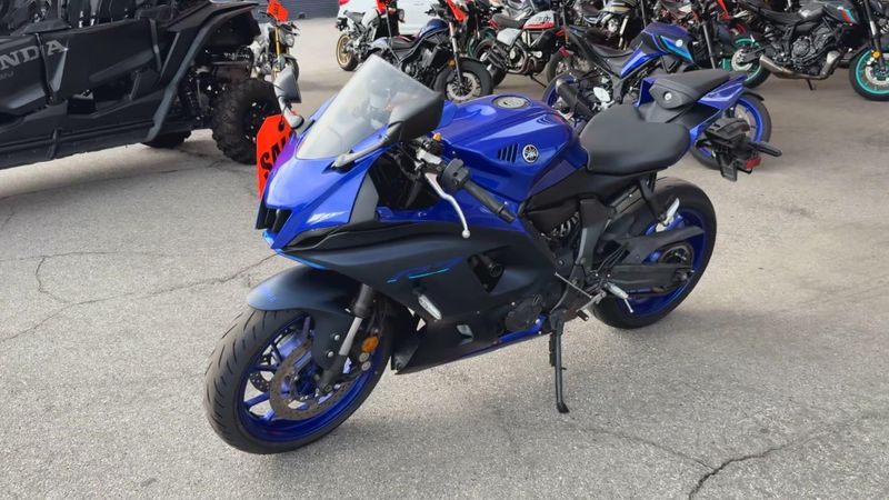 Used 2022 Yamaha YZF R7 Image 8