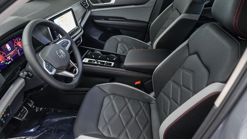 New 2025 Volkswagen Atlas 2.0T Peak EditionImage 18