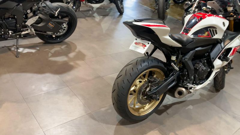 Used 2022 Yamaha YZF-R7 CA Image 8
