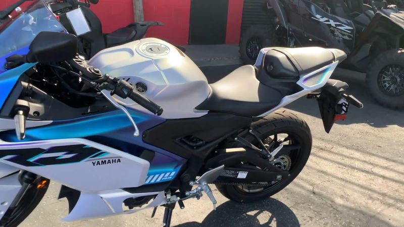 New 2025 Yamaha YZF-R3 ABS Image 7