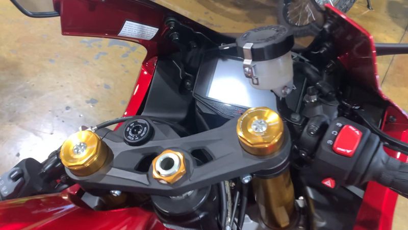 New 2025 Suzuki GSX-R1000R Image 3