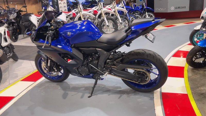 Used 2023 Yamaha YZF-R7 Image 9