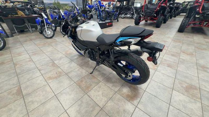 New 2026 Suzuki GSX-R750 Image 2