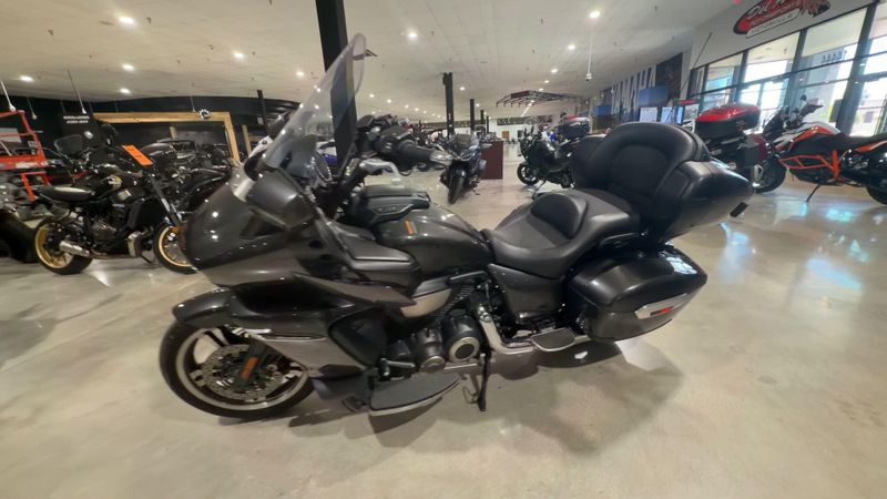 Used 2018 Yamaha Star Venture Image 5