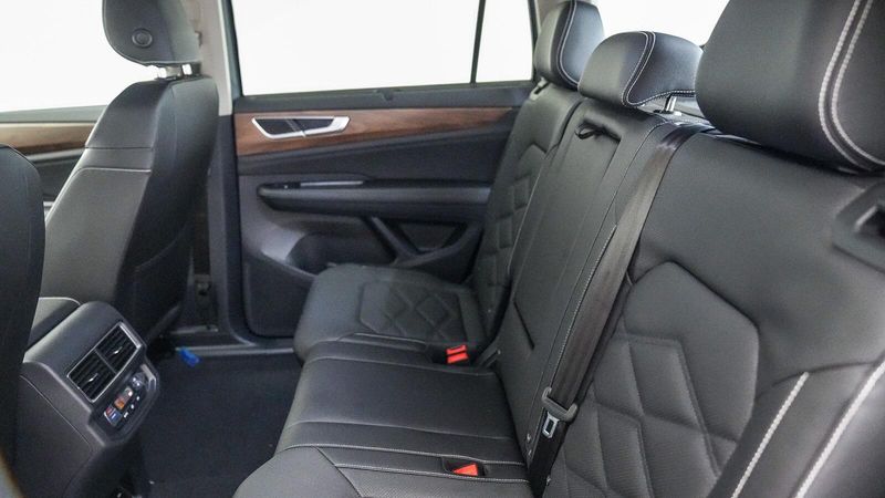 2025 Volkswagen Atlas 2.0T SE w/TechnologyImage 19