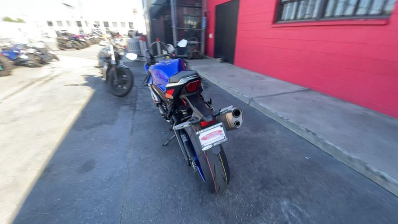 New 2027 Suzuki GSX-R1000 40TH ANNIVERSARY EDITION Image 2