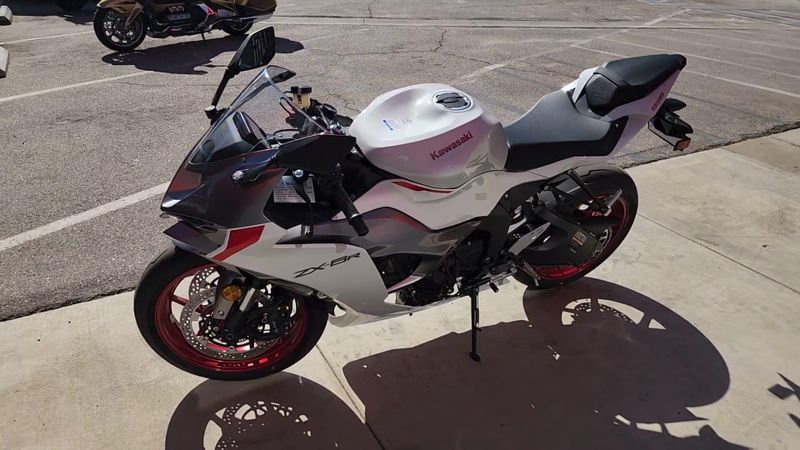 New 2025 Kawasaki NINJA ZX-6R Image 8