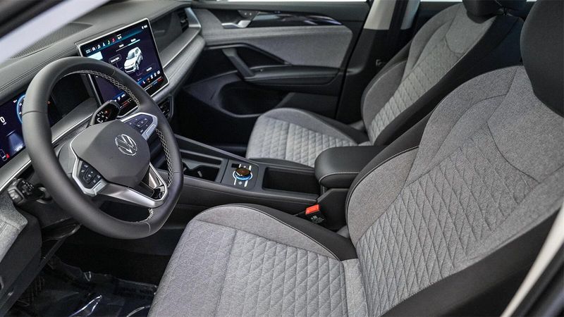 New 2025 Volkswagen Tiguan 2.0T SImage 19
