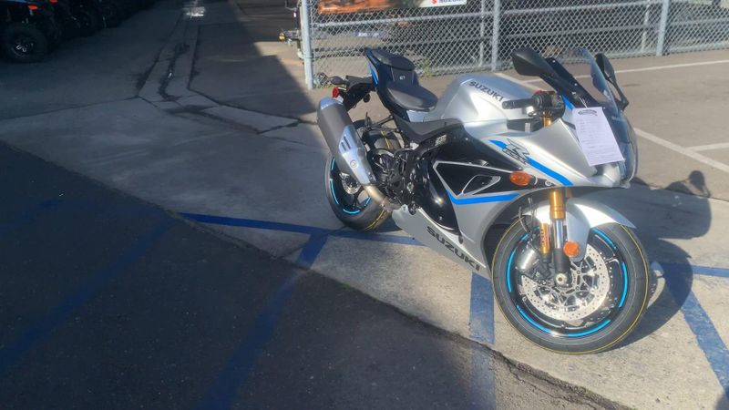 New 2025 Suzuki GSX-R1000R Image 3