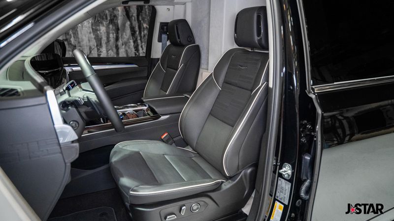 2025 Cadillac Escalade ESV Premium photo 2