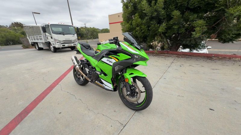 Used 2025 Kawasaki NINJA 500 KRT SE ABS Image 3