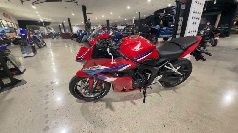 New 2026 Honda CBR650R E-CLUTCH Image 8