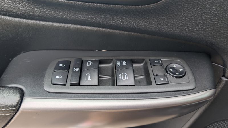 Used 2022 Jeep Cherokee Latitude LuxImage 26