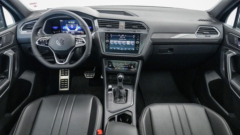 2023 Volkswagen Tiguan 2.0T SE R-Line BlackImage 12