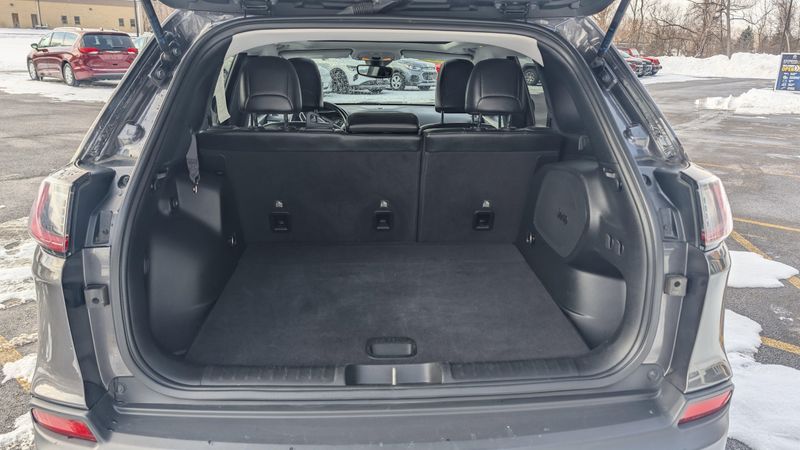 Used 2021 Jeep Cherokee Latitude PlusImage 12