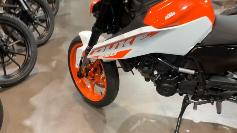 New 2024 KTM 250 DUKE Image 6