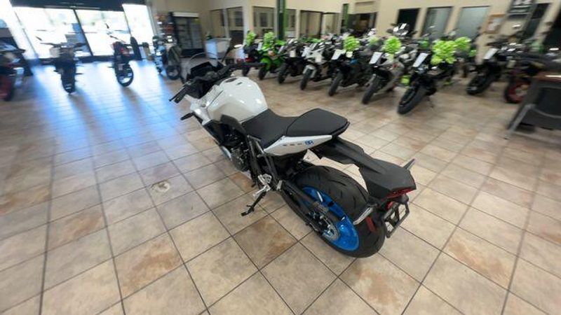 New 2027 Suzuki GSX-8R Image 2