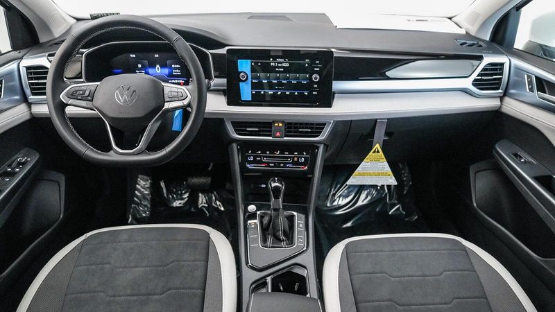 New 2025 Volkswagen Taos 1.5T SEImage 13