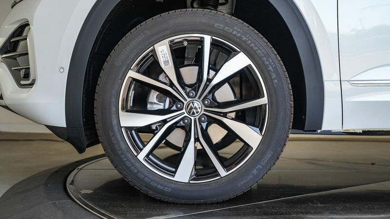 2025 Volkswagen Atlas 2.0T SEL Premium R-LineImage 10