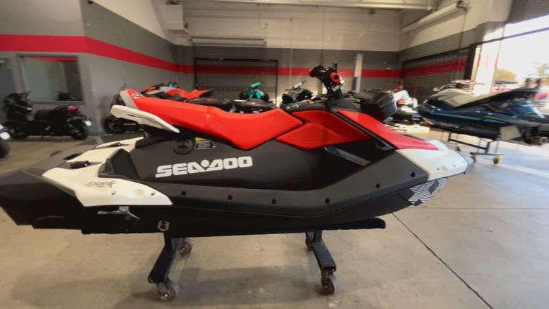 New 2026 Sea-Doo SPARK FOR 3 90 TRIXX (SOUND SYSTEM) Image 9