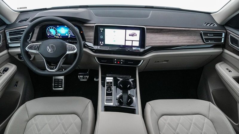 2025 Volkswagen Atlas 2.0T SEL Premium R-LineImage 13