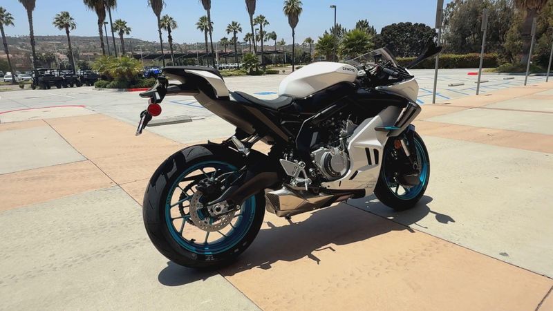2025 CFMOTO 675SS Image 8