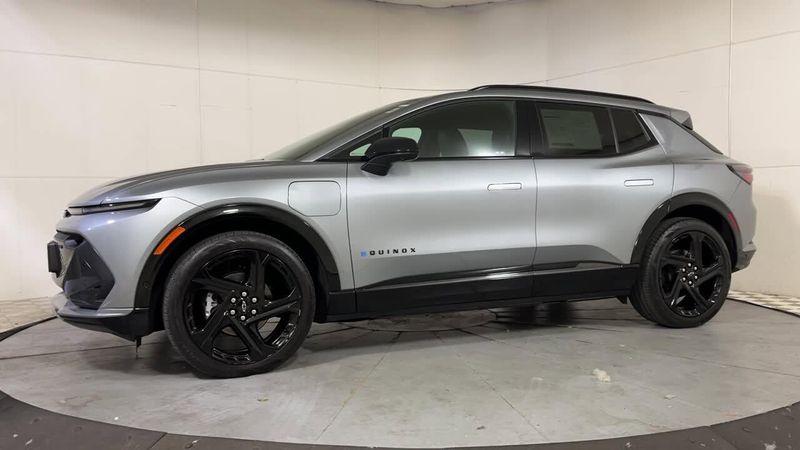 2024 Chevrolet Equinox EV 3RS photo 4